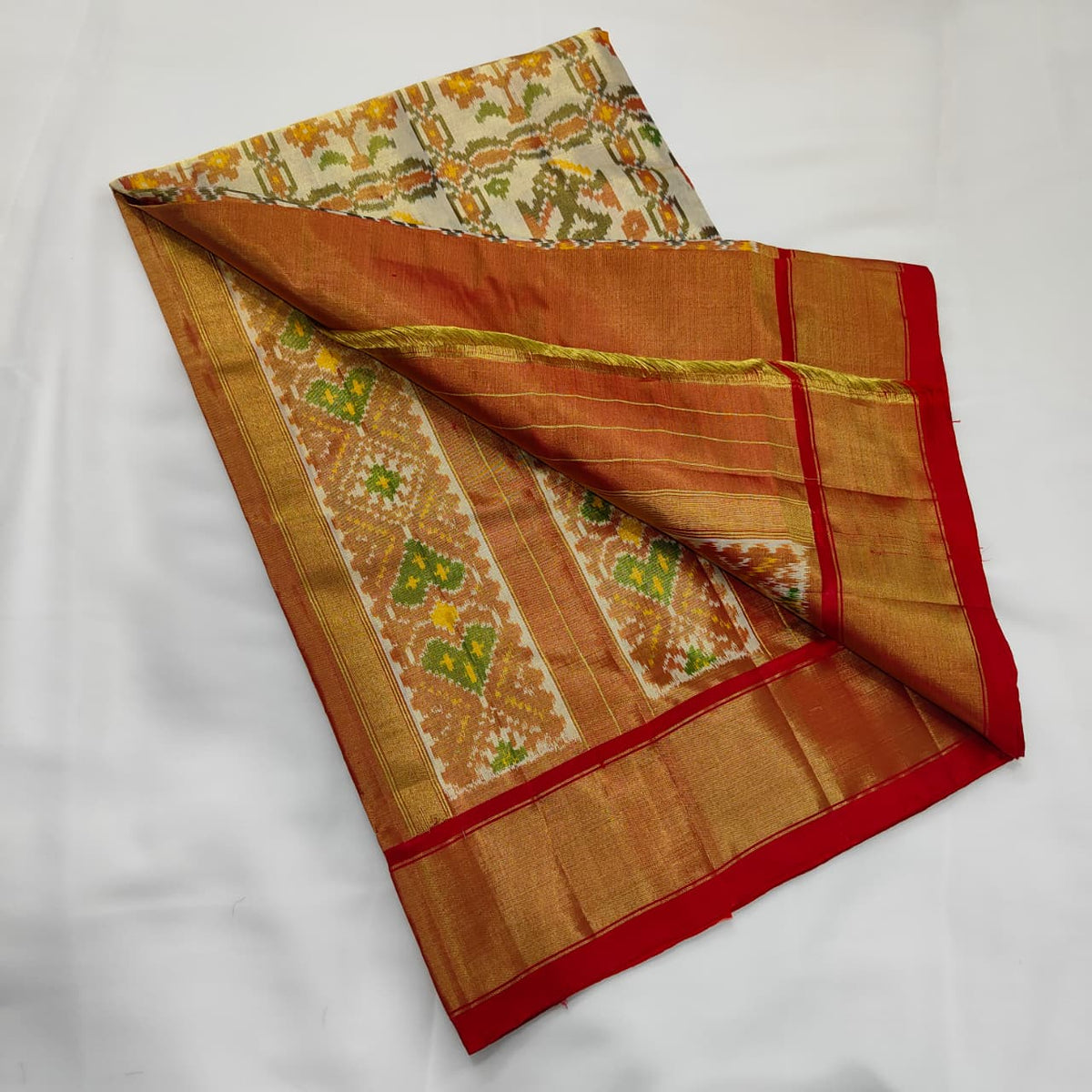 Ikat Saree in Ivory with Elephant and Parrot Bands, view 2