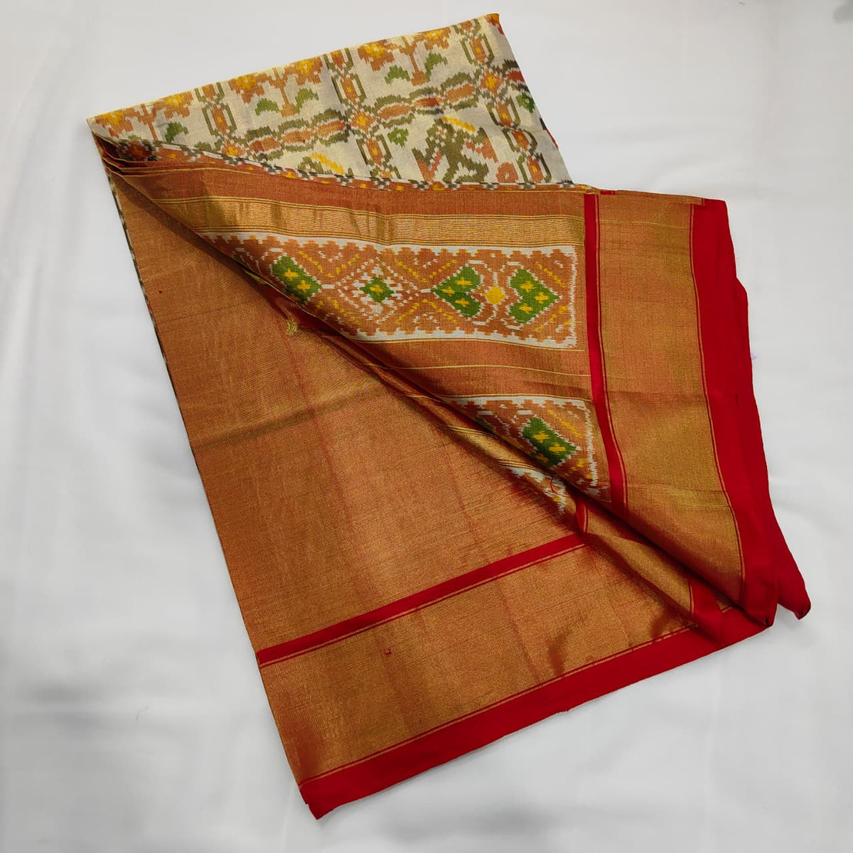 Ikat Saree in Ivory with Elephant and Parrot Bands, view 3