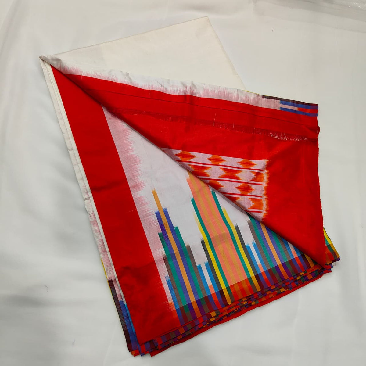 Ikat Saree in Ivory with Multicolour Pallu, view 3